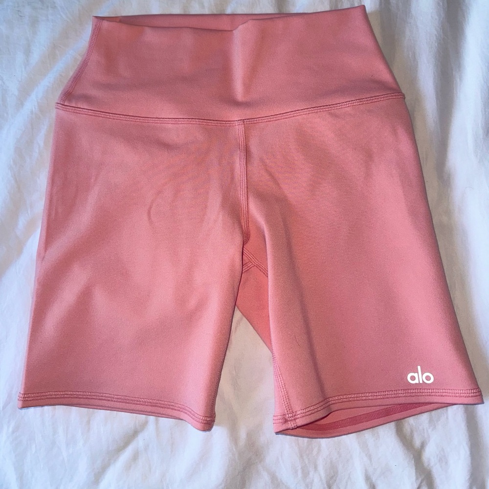 Alo yoga - 7" High-Waist Biker Short - Strawberry Lemonade